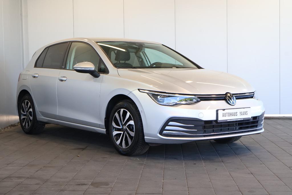 Volkswagen Golf 2023 г. Серебристый, пробег 48330 км