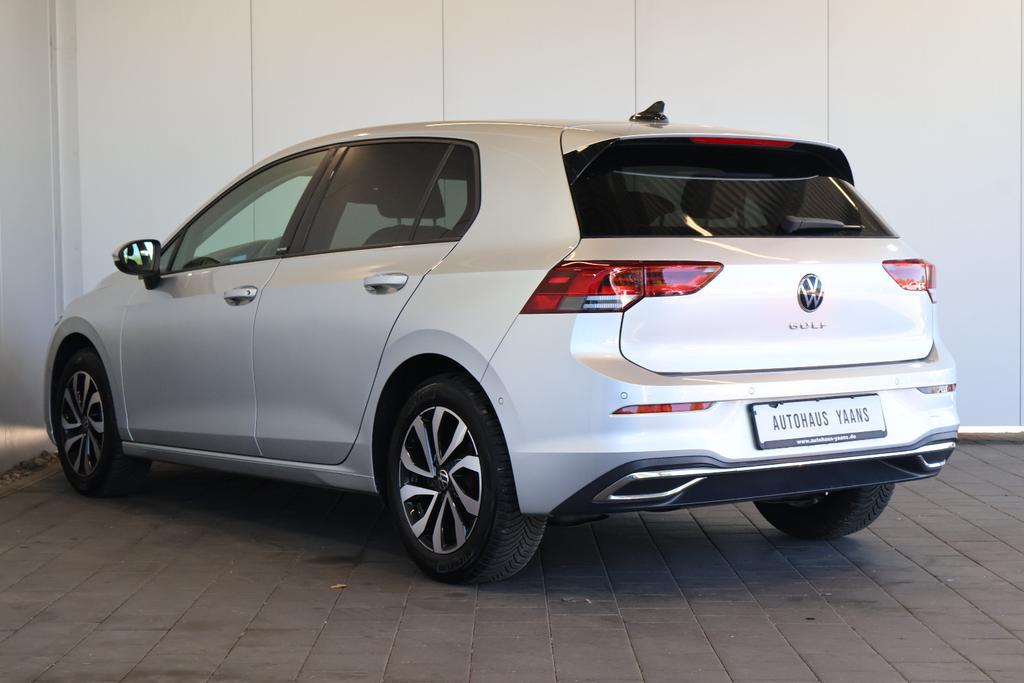 Volkswagen Golf 2023 г. Серебристый, пробег 48330 км