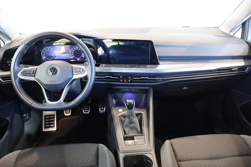 Volkswagen Golf 2023 г. Серебристый, пробег 48330 км