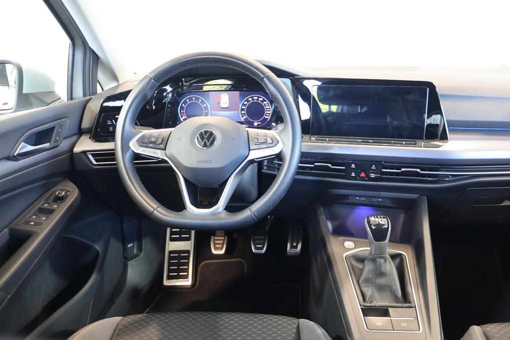 Volkswagen Golf 2023 г. Серебристый, пробег 48330 км