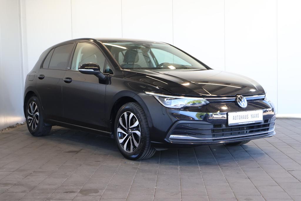 Volkswagen Golf 2023 г. Чёрный, пробег 57400 км