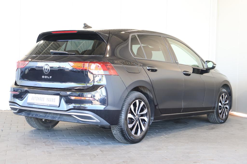 Volkswagen Golf 2023 г. Чёрный, пробег 57400 км