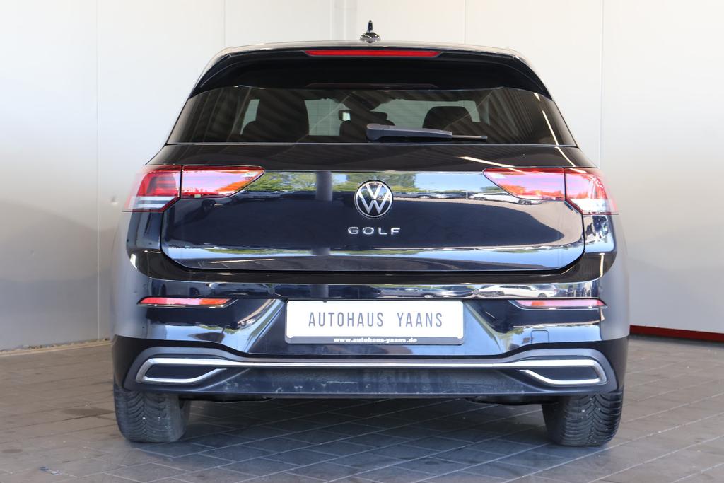 Volkswagen Golf 2023 г. Чёрный, пробег 57400 км