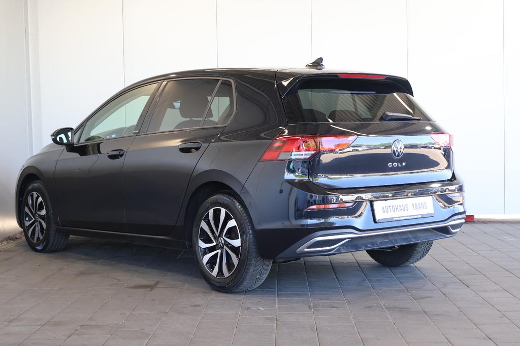 Volkswagen Golf 2023 г. Чёрный, пробег 57400 км