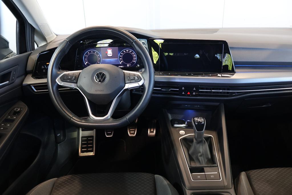 Volkswagen Golf 2023 г. Чёрный, пробег 57400 км