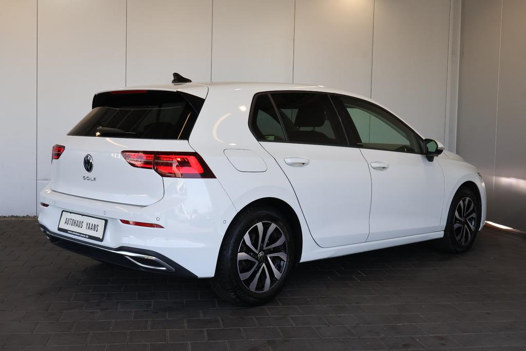 Volkswagen Golf 2022 г. Белый, пробег 52440 км