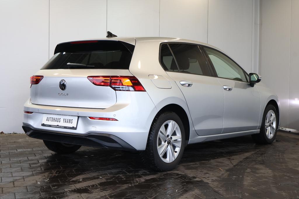 Volkswagen Golf 2023 г. Серебристый, пробег 45400 км
