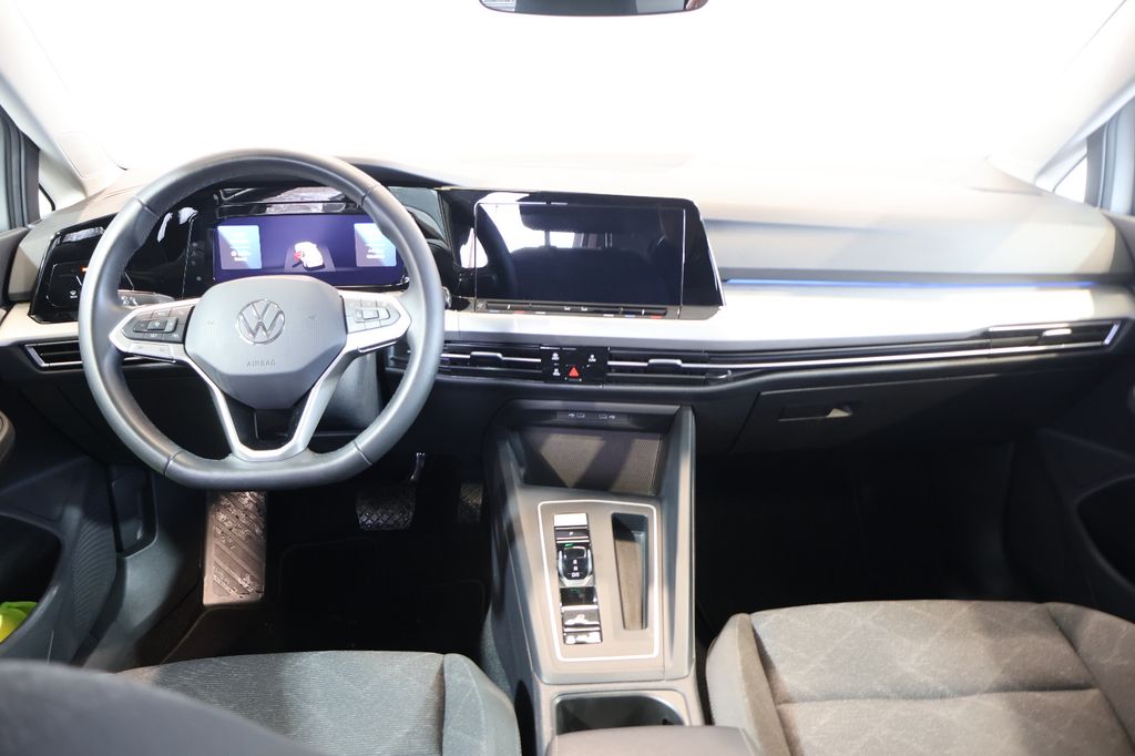 Volkswagen Golf 2023 г. Серебристый, пробег 45400 км