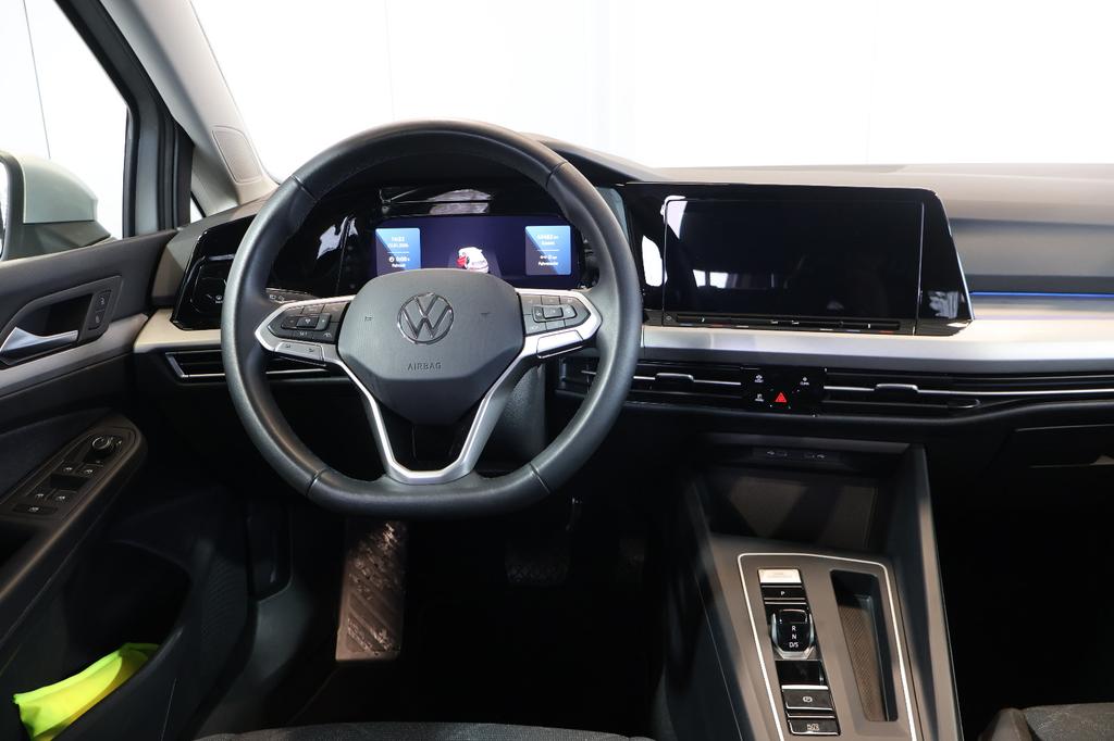 Volkswagen Golf 2023 г. Серебристый, пробег 45400 км