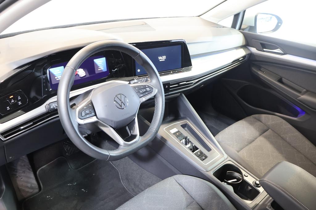 Volkswagen Golf 2023 г. Серебристый, пробег 45400 км