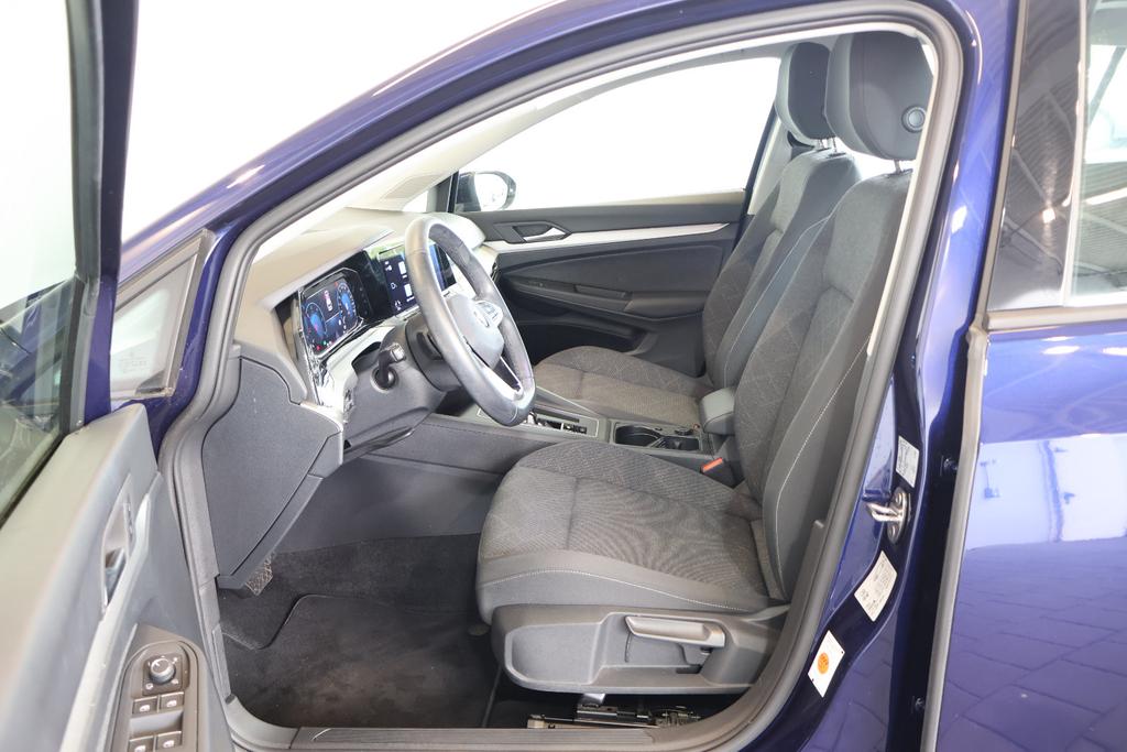 Volkswagen Golf 2022 г. Синий, пробег 46000 км