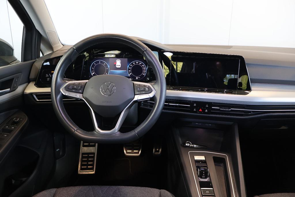 Volkswagen Golf 2023 г. Серый, пробег 54630 км