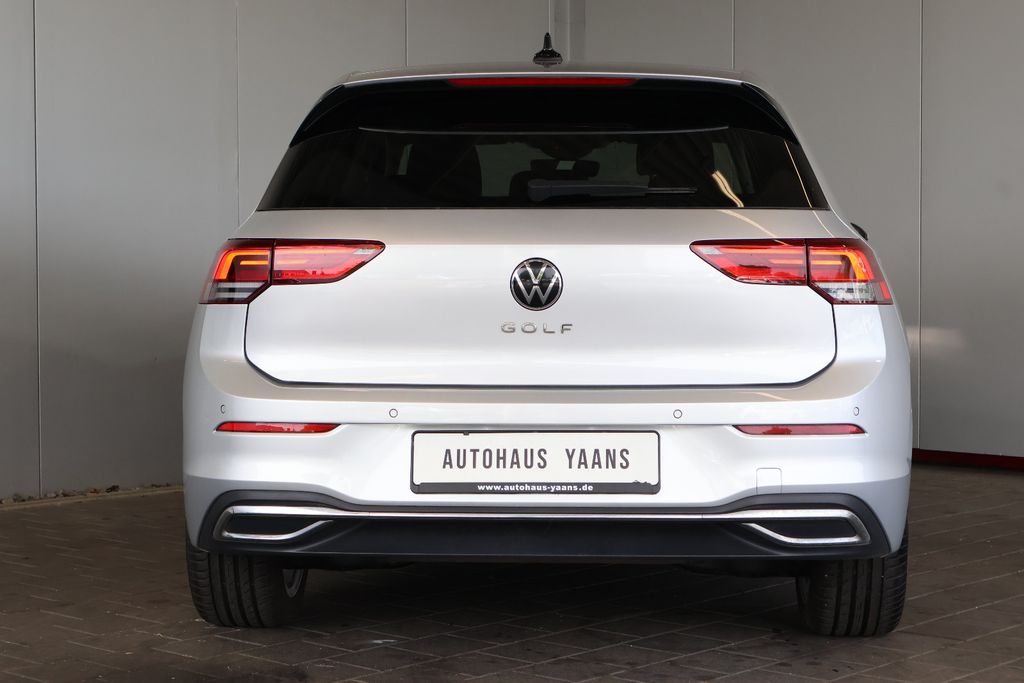 Volkswagen Golf 2022 г. Серебристый, пробег 42660 км
