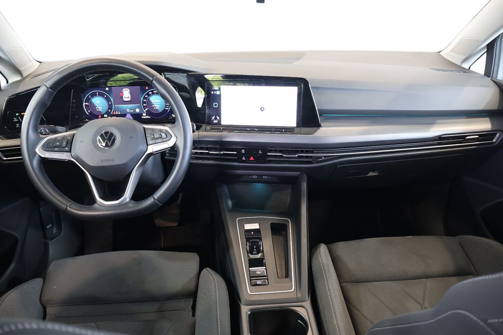 Volkswagen Golf 2022 г. Серебристый, пробег 42660 км