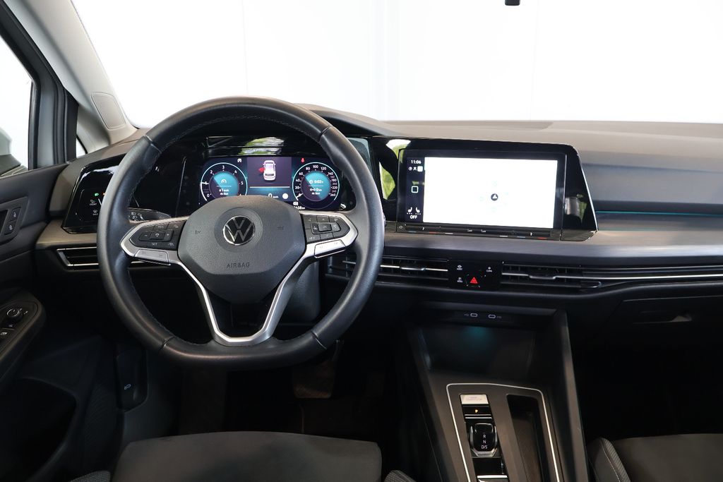 Volkswagen Golf 2022 г. Серебристый, пробег 42660 км