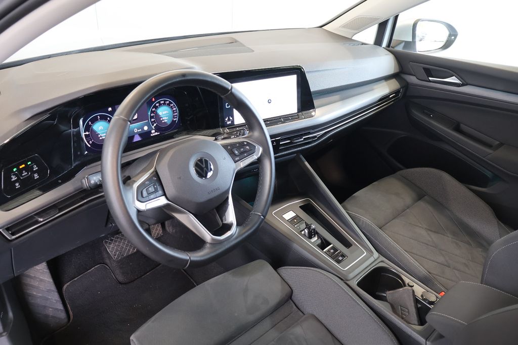 Volkswagen Golf 2022 г. Серебристый, пробег 42660 км
