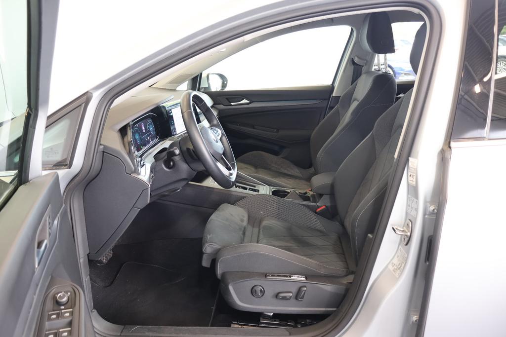 Volkswagen Golf 2022 г. Серебристый, пробег 42660 км