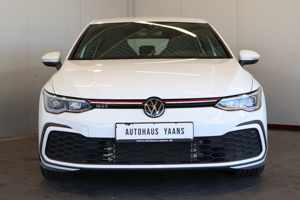 Volkswagen Golf 2023 г. Белый, пробег 39950 км