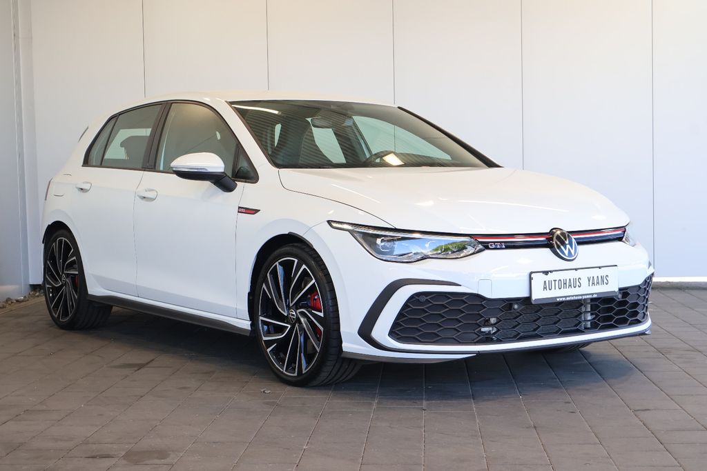 Volkswagen Golf 2023 г. Белый, пробег 39950 км