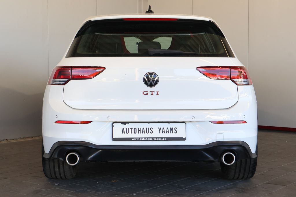Volkswagen Golf 2023 г. Белый, пробег 39950 км