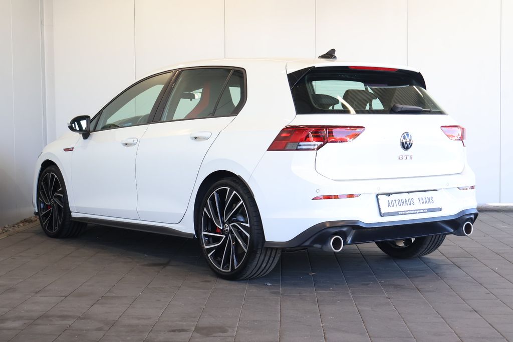 Volkswagen Golf 2023 г. Белый, пробег 39950 км