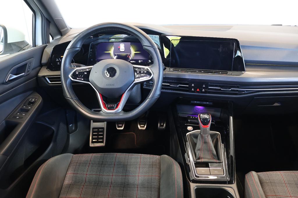 Volkswagen Golf 2023 г. Белый, пробег 39950 км