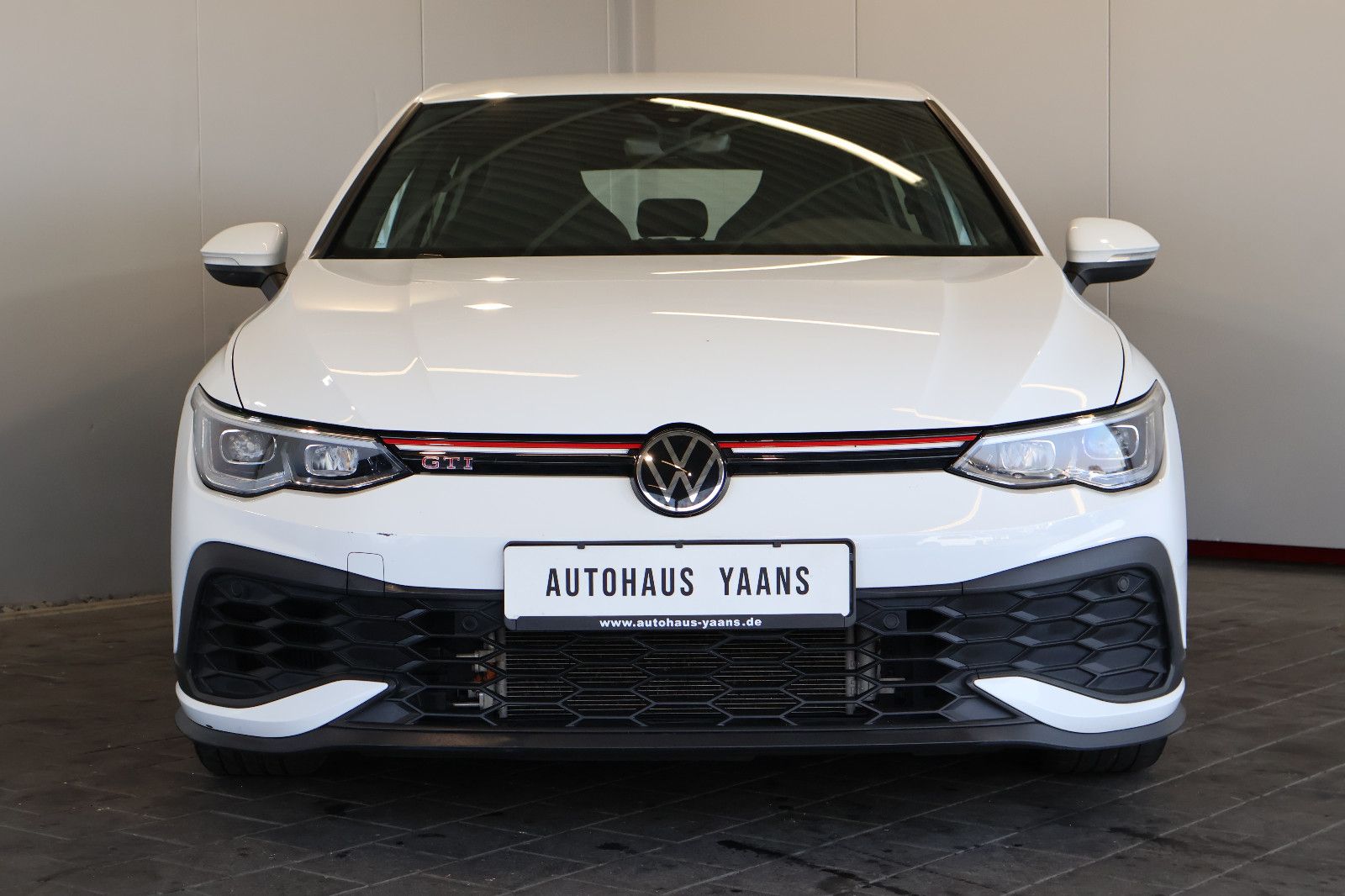 Volkswagen Golf 2022 г. Белый, пробег 49950 км