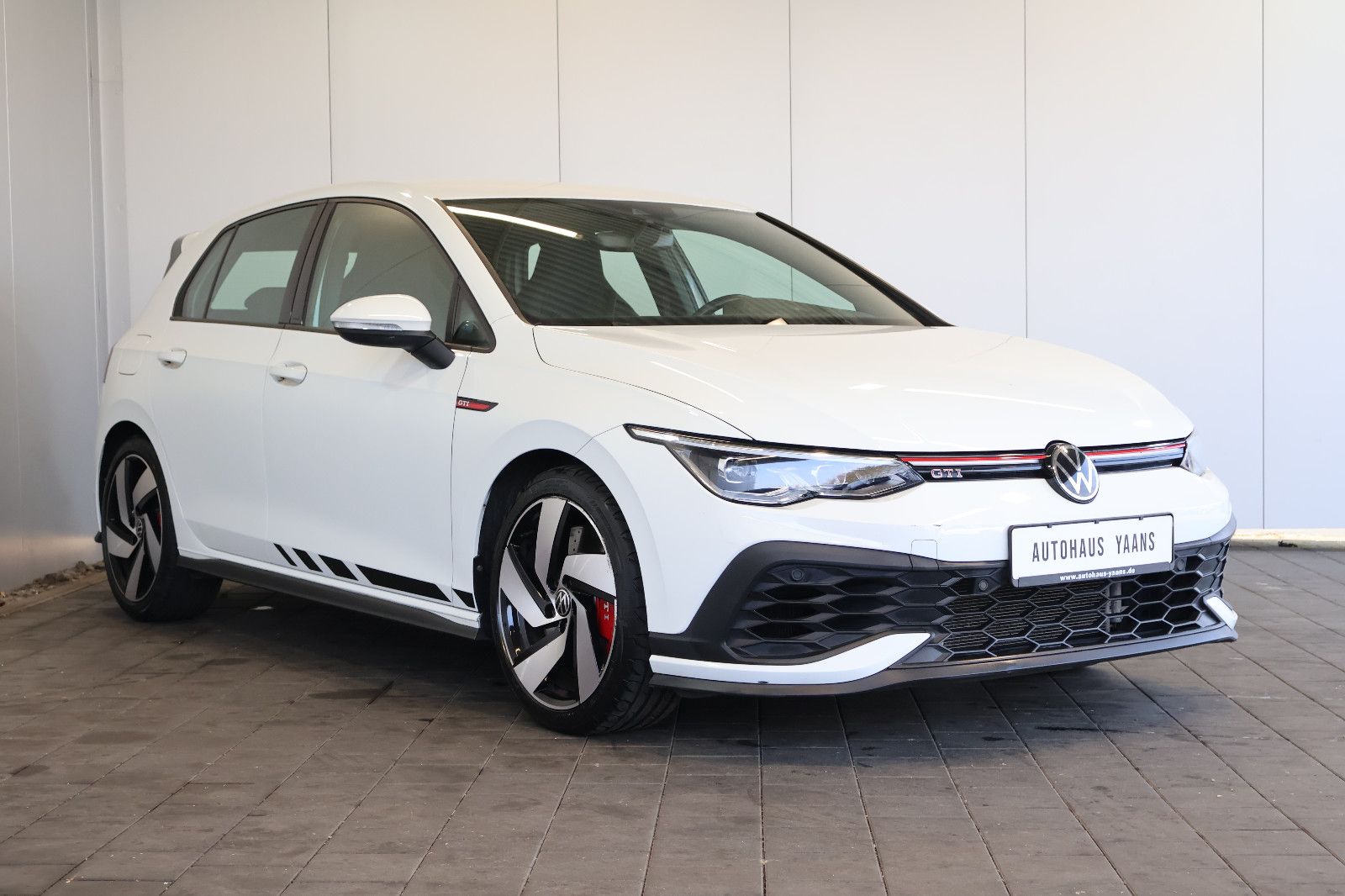 Volkswagen Golf 2022 г. Белый, пробег 49950 км