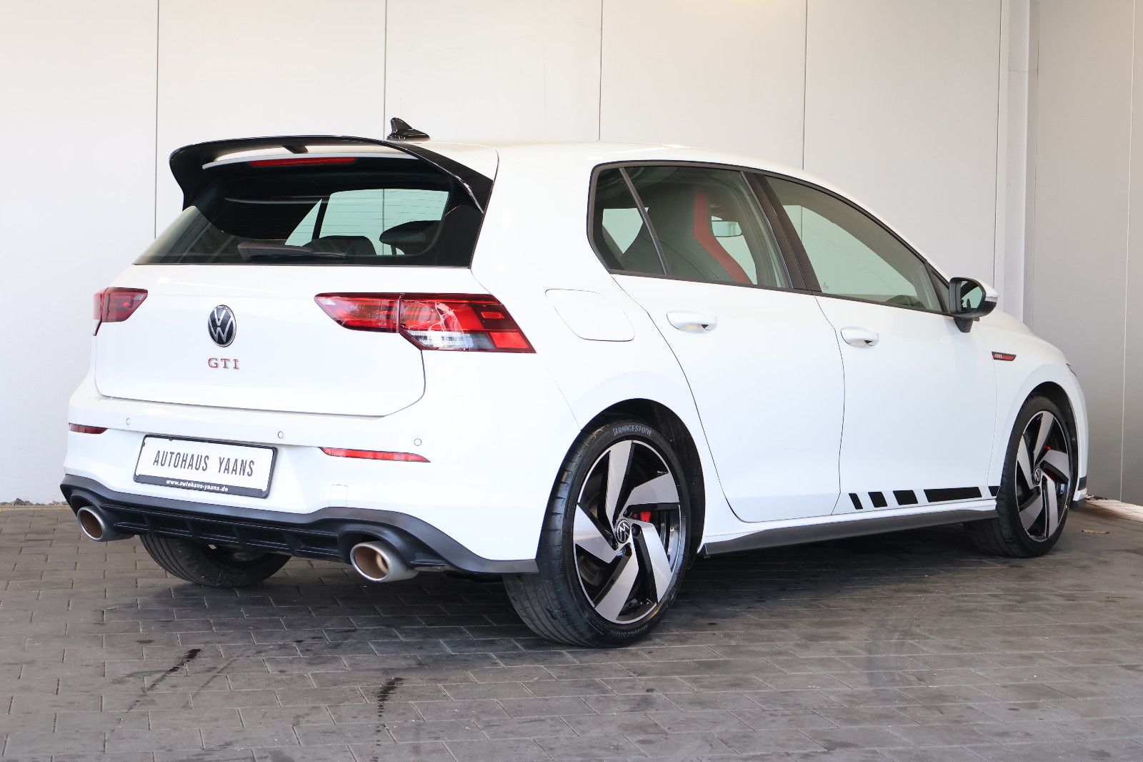Volkswagen Golf 2022 г. Белый, пробег 49950 км