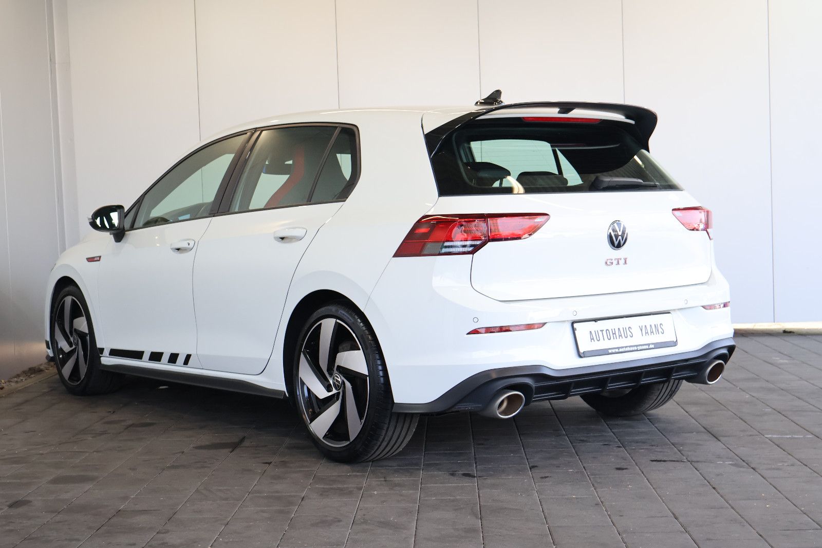 Volkswagen Golf 2022 г. Белый, пробег 49950 км