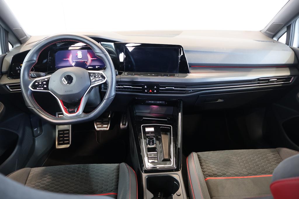 Volkswagen Golf 2022 г. Белый, пробег 49950 км