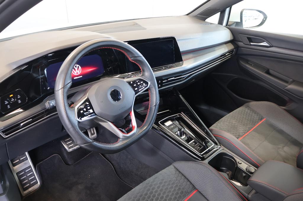 Volkswagen Golf 2022 г. Белый, пробег 49950 км