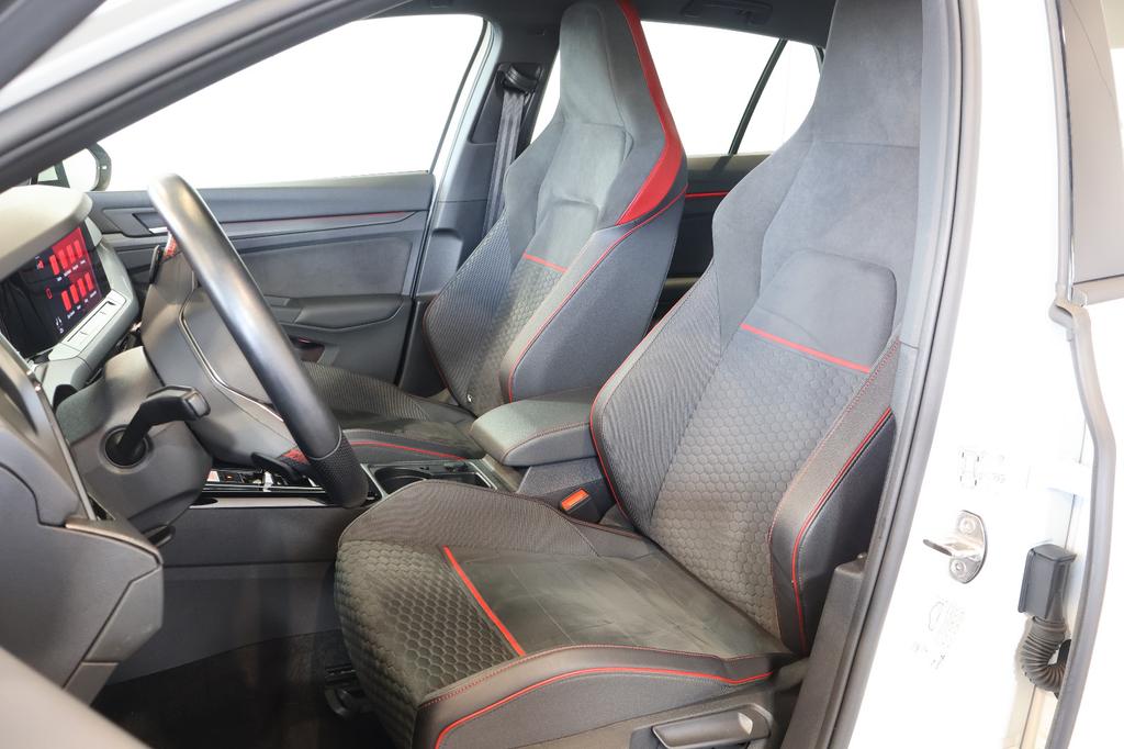 Volkswagen Golf 2022 г. Белый, пробег 49950 км