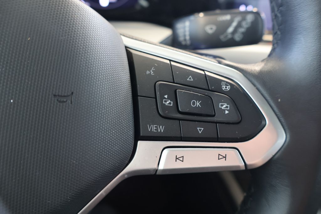 Volkswagen Golf 2023 г. Серый, пробег 57300 км