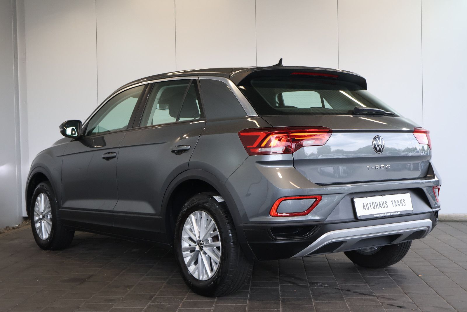 Volkswagen T-Roc 2022 г. Серый, пробег 47120 км