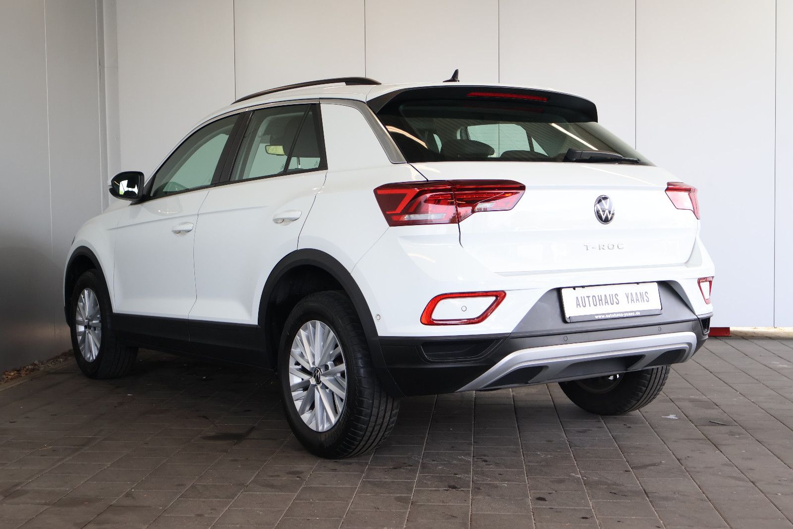 Volkswagen T-Roc 2022 г. Белый, пробег 58870 км