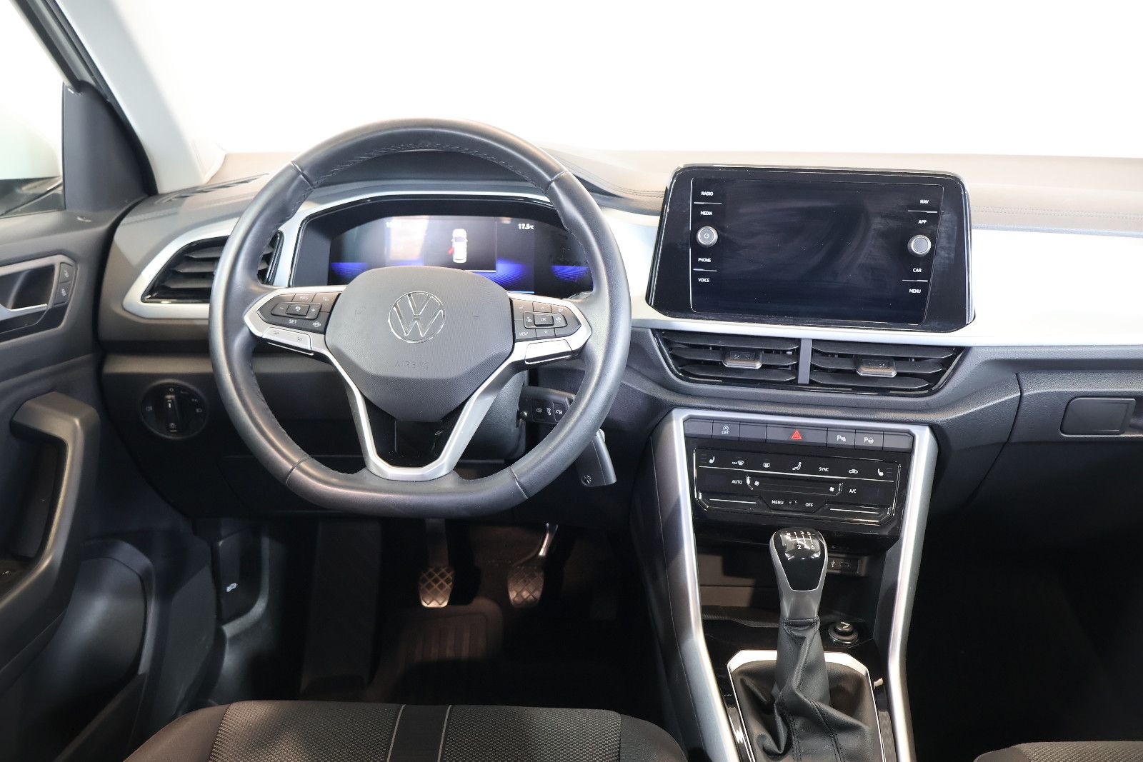 Volkswagen T-Roc 2022 г. Белый, пробег 58870 км