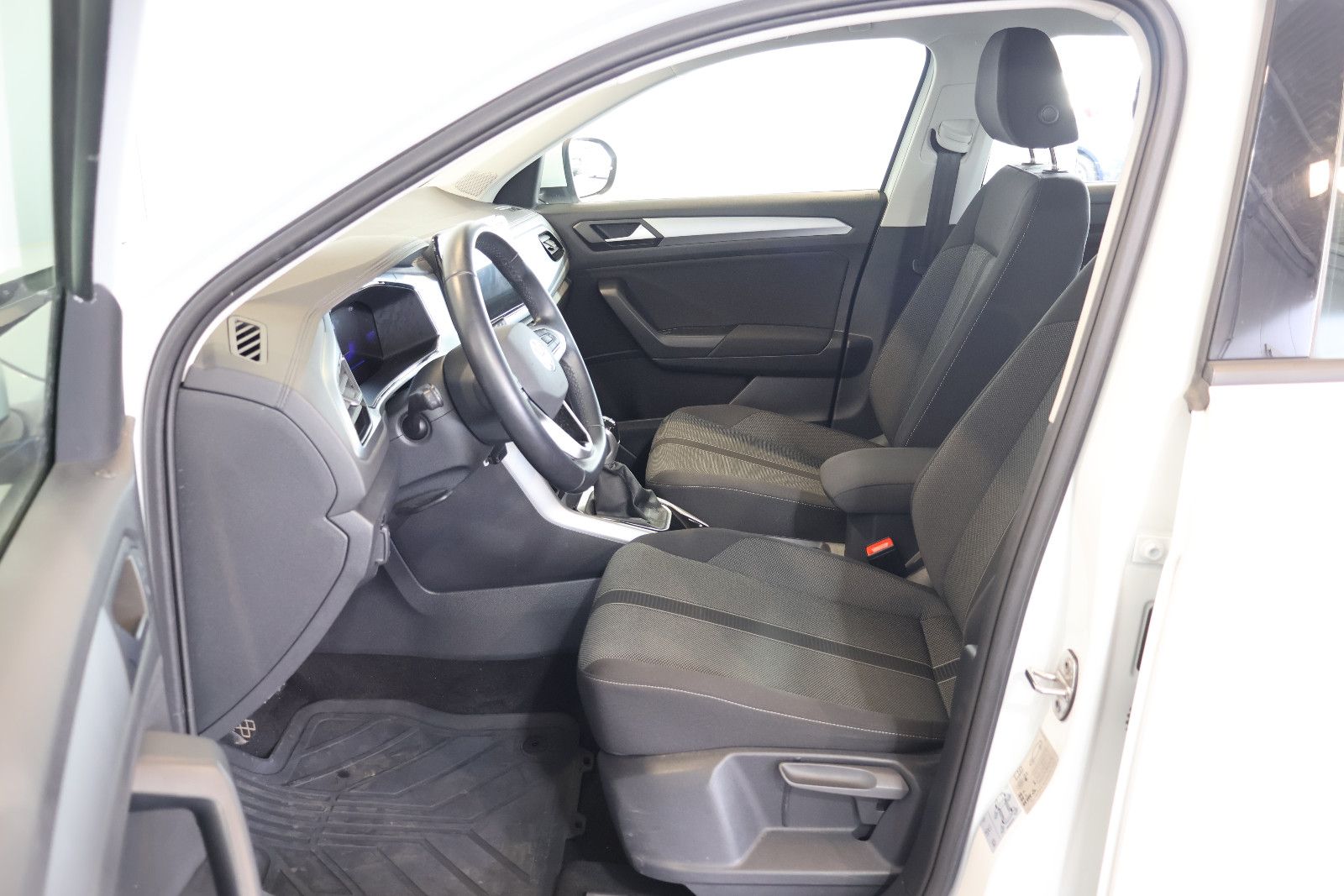 Volkswagen T-Roc 2022 г. Белый, пробег 58870 км