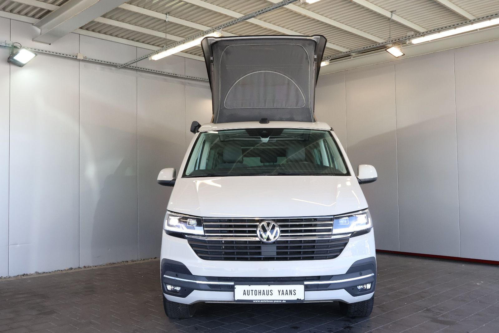 Volkswagen 8 series 2023 г. Серый, пробег 53000 км