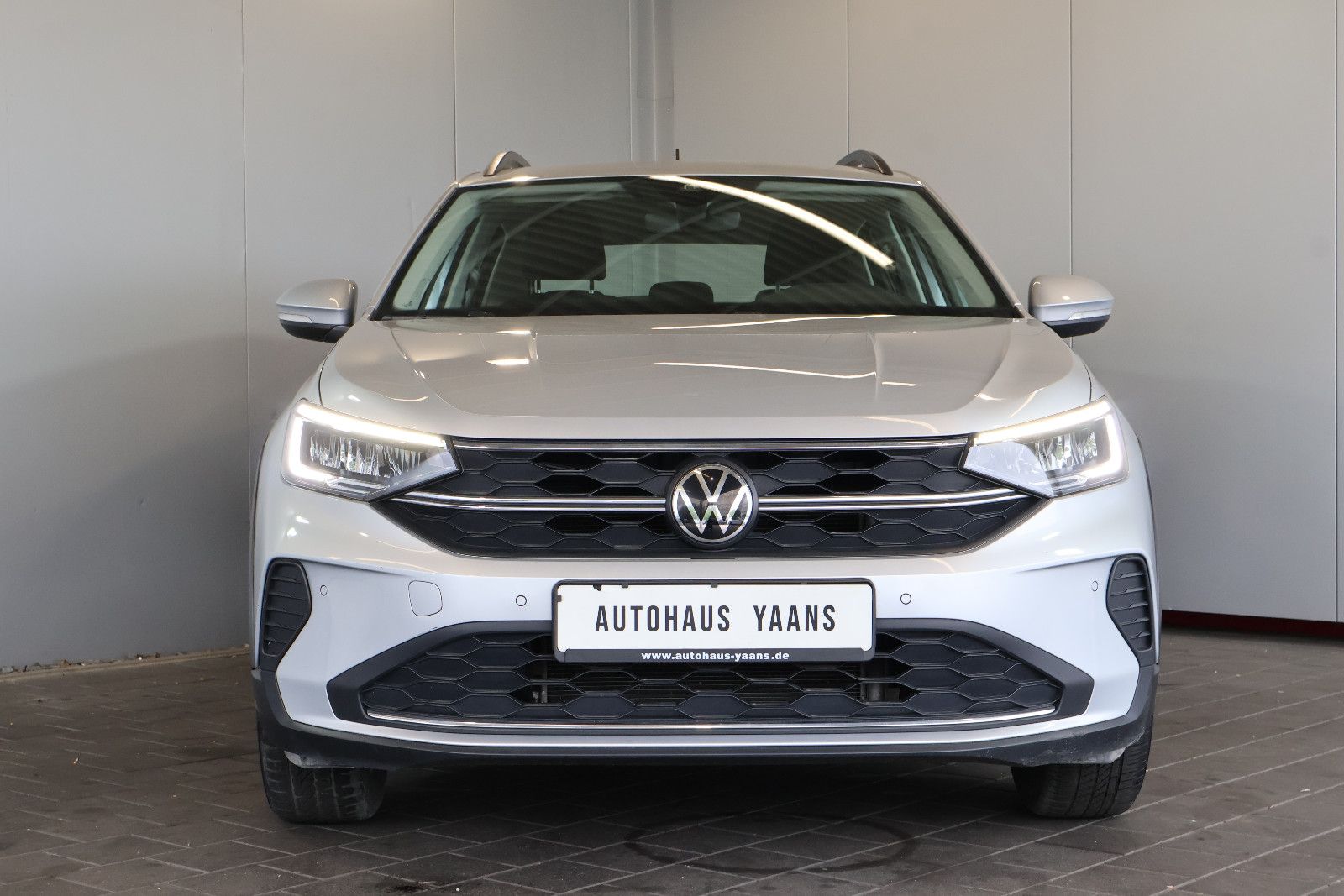 Volkswagen Taigo 2023 г. Серебристый, пробег 59180 км