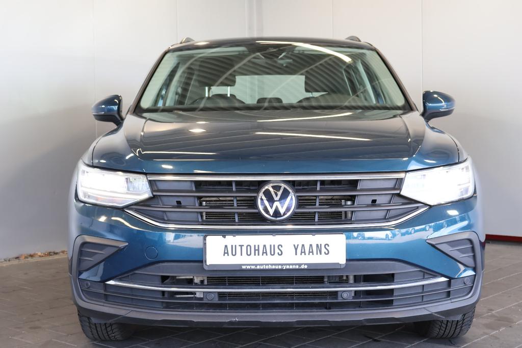 Volkswagen Tiguan 2022 г. Синий, пробег 57420 км