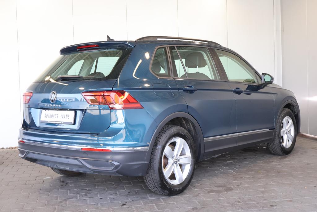 Volkswagen Tiguan 2022 г. Синий, пробег 57420 км