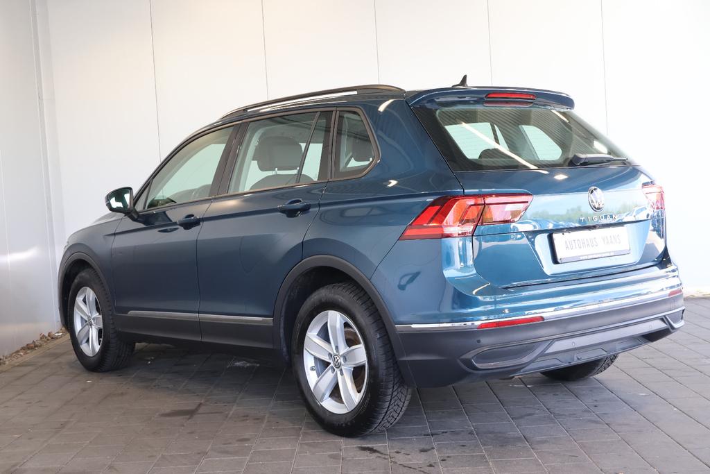 Volkswagen Tiguan 2022 г. Синий, пробег 57420 км
