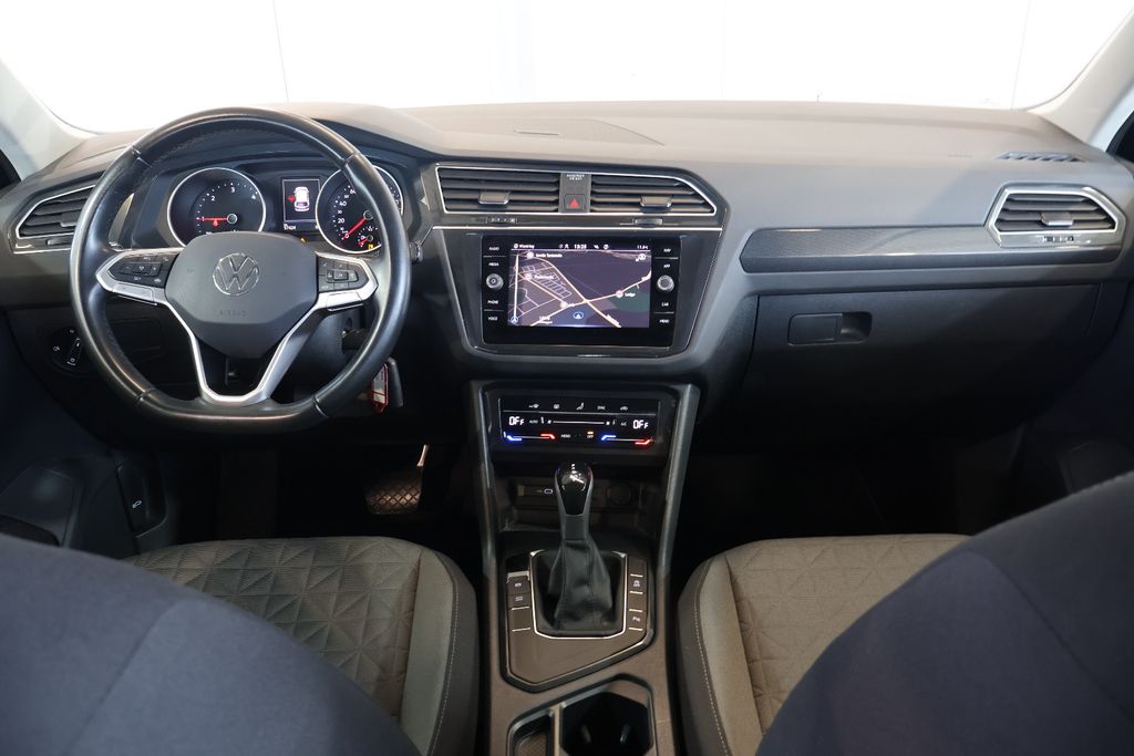 Volkswagen Tiguan 2022 г. Синий, пробег 57420 км