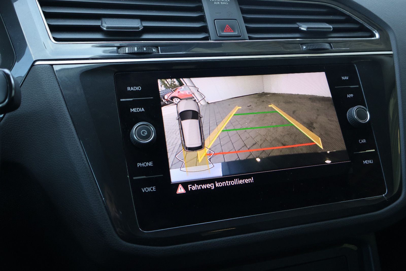 Volkswagen Tiguan 2022 г. Синий, пробег 57420 км
