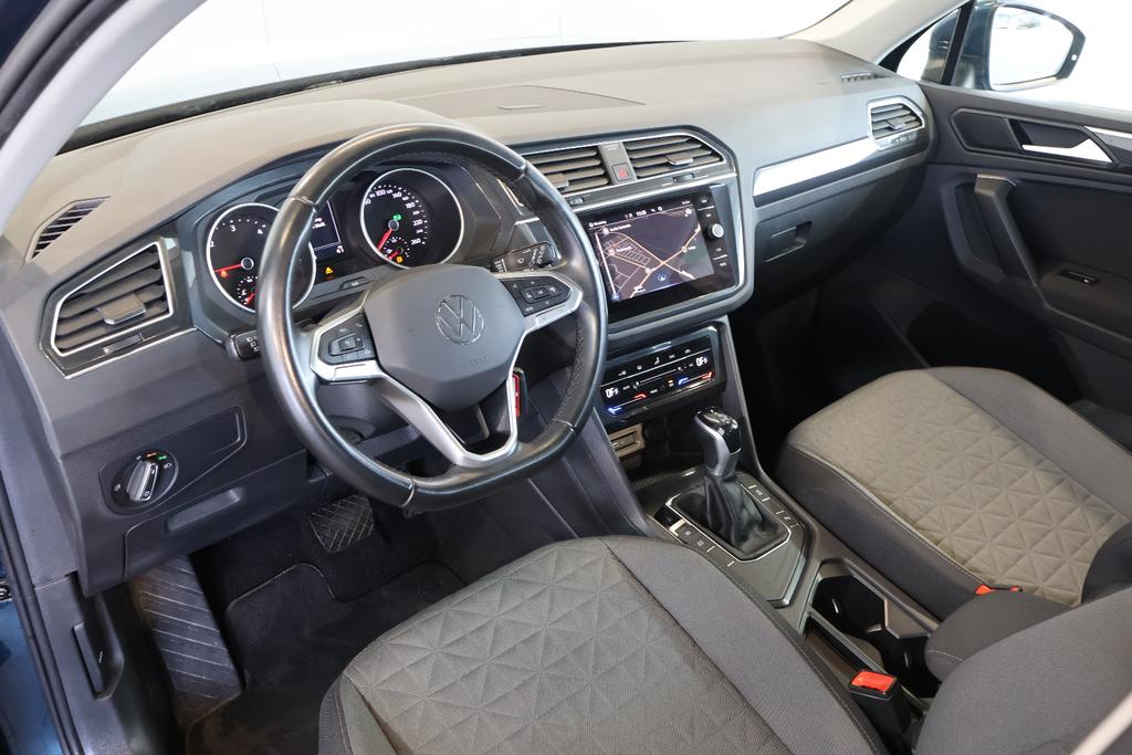 Volkswagen Tiguan 2022 г. Синий, пробег 57420 км