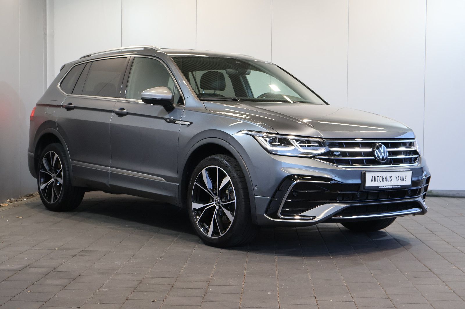 Volkswagen TIGUAN ALLSPACE 2022 г. Серый, пробег 42480 км