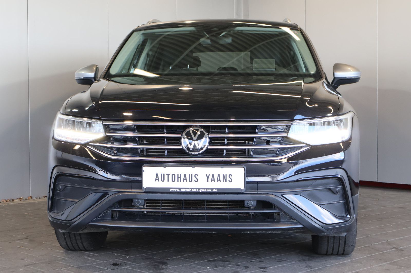 Volkswagen TIGUAN ALLSPACE 2022 г. Чёрный, пробег 48200 км