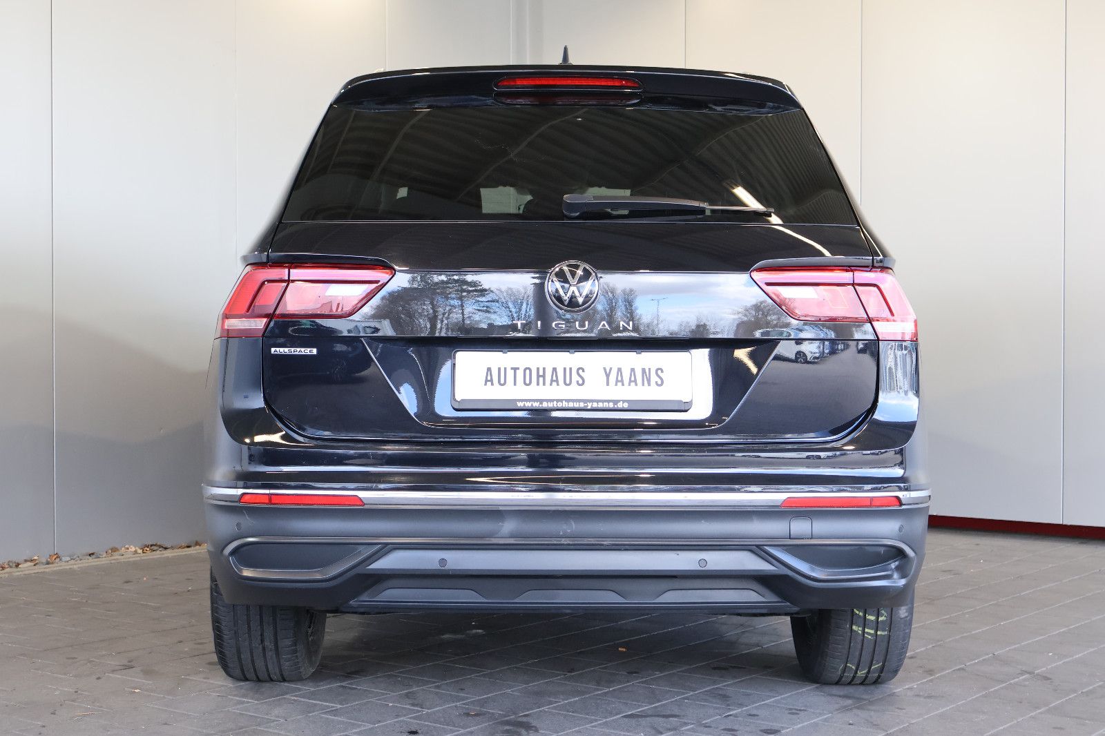 Volkswagen TIGUAN ALLSPACE 2022 г. Чёрный, пробег 48200 км
