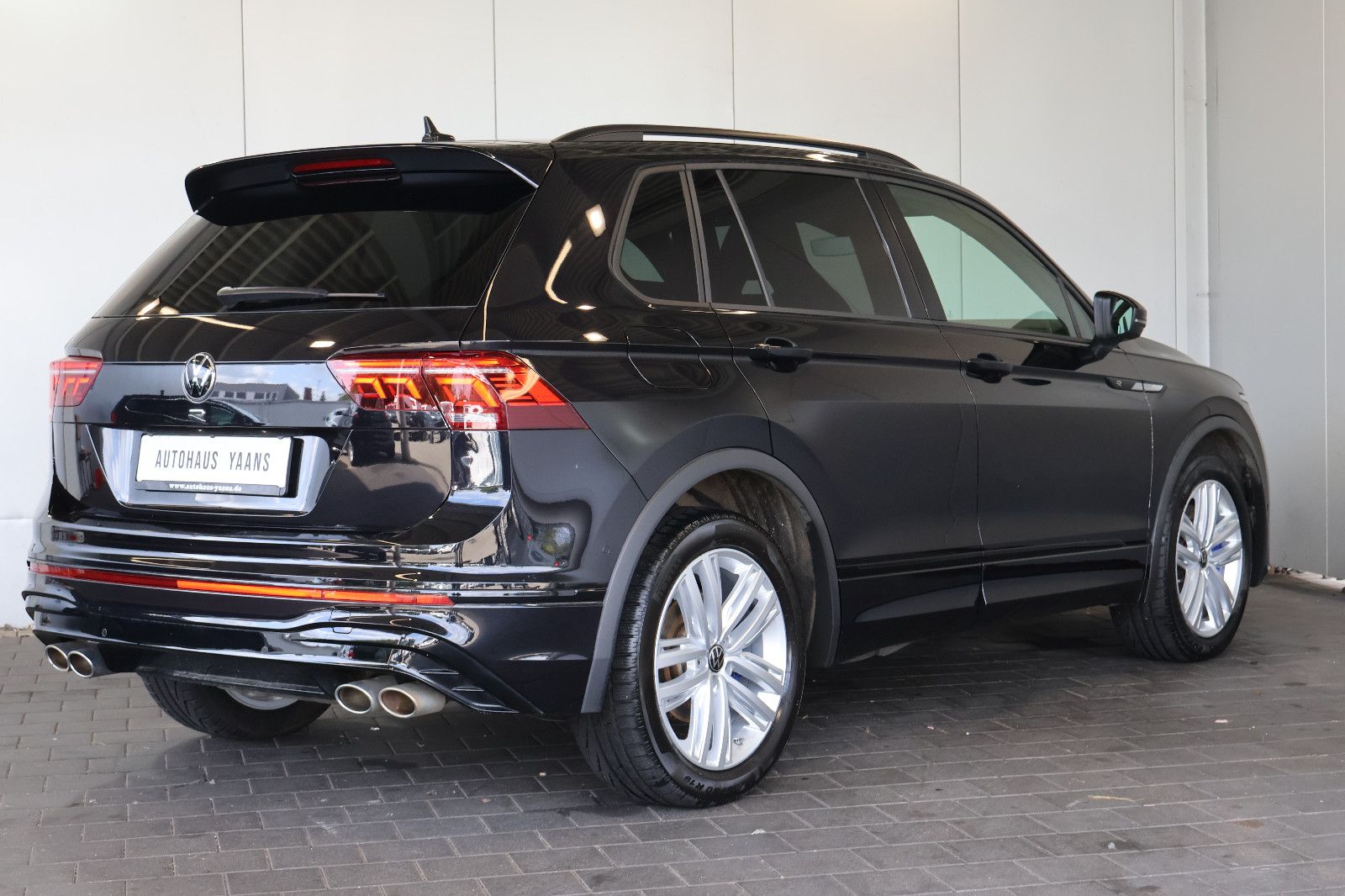 Volkswagen Tiguan 2022 г. Чёрный, пробег 37150 км